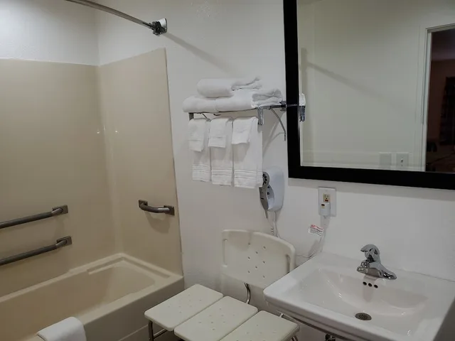 غرفة بسرير كينج لذوي الإعاقة، Days Inn by Wyndham Lexington 8/10