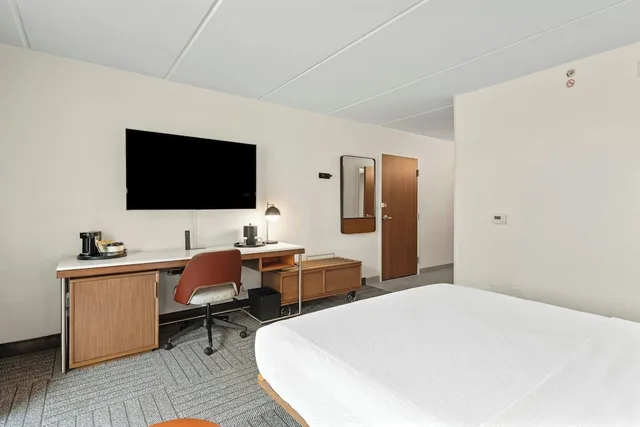 Room, King Bed, Sofa, Accessible, Courtyard By Marriott Columbus 6/10