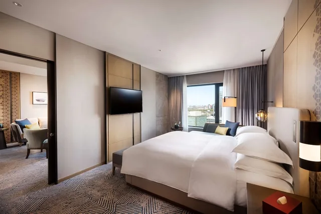 غرفة ديلوكس بسريرين منفصلين بشرفة، Hilton Beijing 2/3