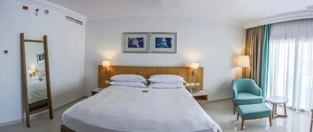 جناح بريميوم بسرير كينج بإطلالة على الحديقة بغرفة نوم واحدة، Renaissance Sharm El Sheikh Golden View Beach Resort 5/7