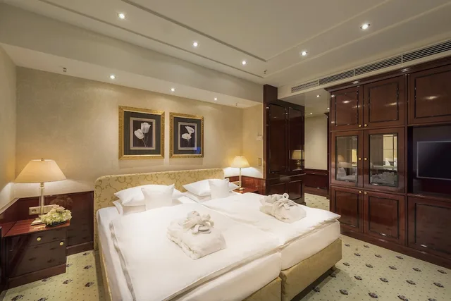 1 Bedroom, Ambassador, Executive, Suite، JW Marriott Hotel Berlin 1/5