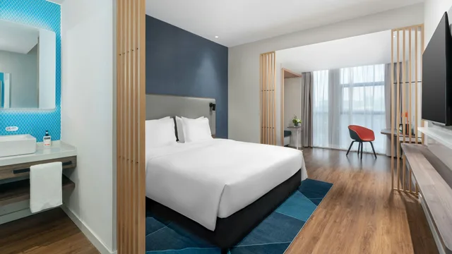 Standard, King Bed, Extra Floor Space، Holiday Inn Express KUNMING PANLONG 1/4
