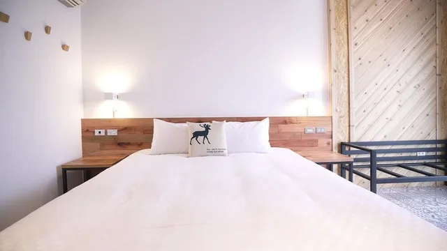 غرفة اقتصادية بسرير مزدوج، The Red Hotel 1/4