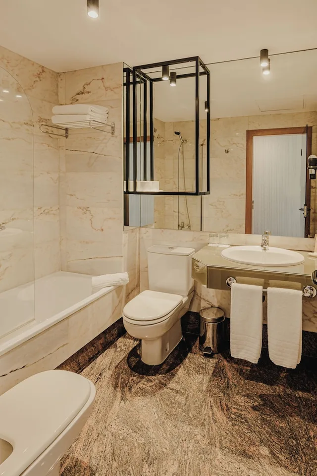 غرفة قياسية بثلاثة أسرّة، Rafaelhoteles Atocha 9/9