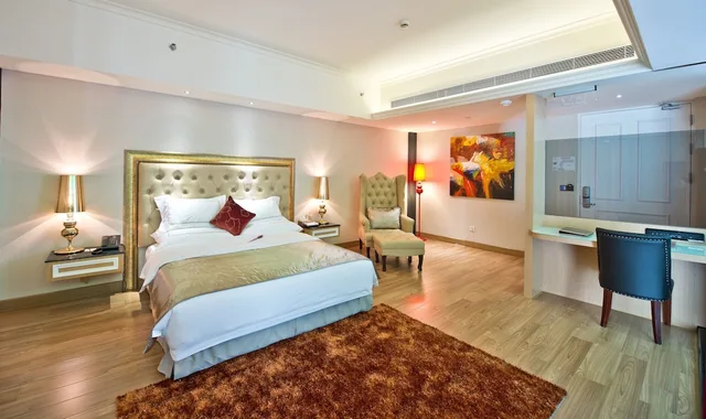 غرفة كومفورت بسرير كوين، The Royal Pinnacle Hotel 1/2