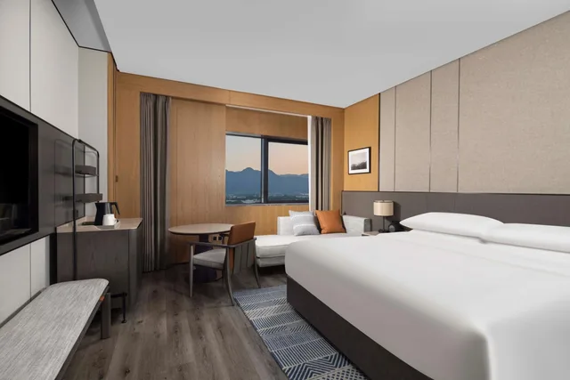 Suite, King Bed, Mountain View, Club Floor، Sheraton Pujiang 4/5