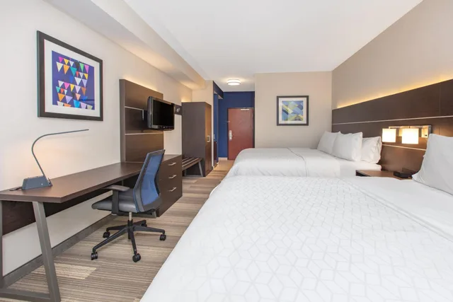 غرفة ديلوكس بسريرين كينج، Holiday Inn Express Hotel And Suites Seaside Convention Center 2/2