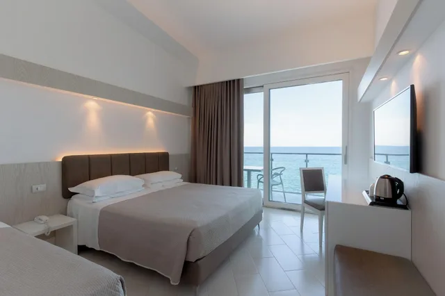 غرفة سوبيريور رباعية، Hotel Giosue A Mare 1/8