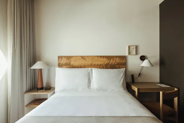 Grove, Queen Bed، Populus Hotel 3/3