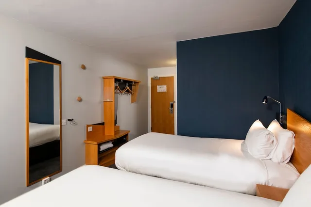 غرفة قياسية بسريرين منفصلين، Holiday Inn Express Perth 5/8