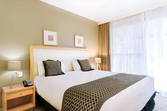 1 Bedroom, Spa, Executive, Suite, Apartment, Balcony، Rydges Kalgoorlie 1/2