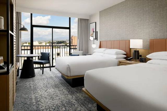 Guest Room, 2 Queen Beds, Club Floor, High Floor، Sheraton Park Hotel at the Anaheim Resort 2/10