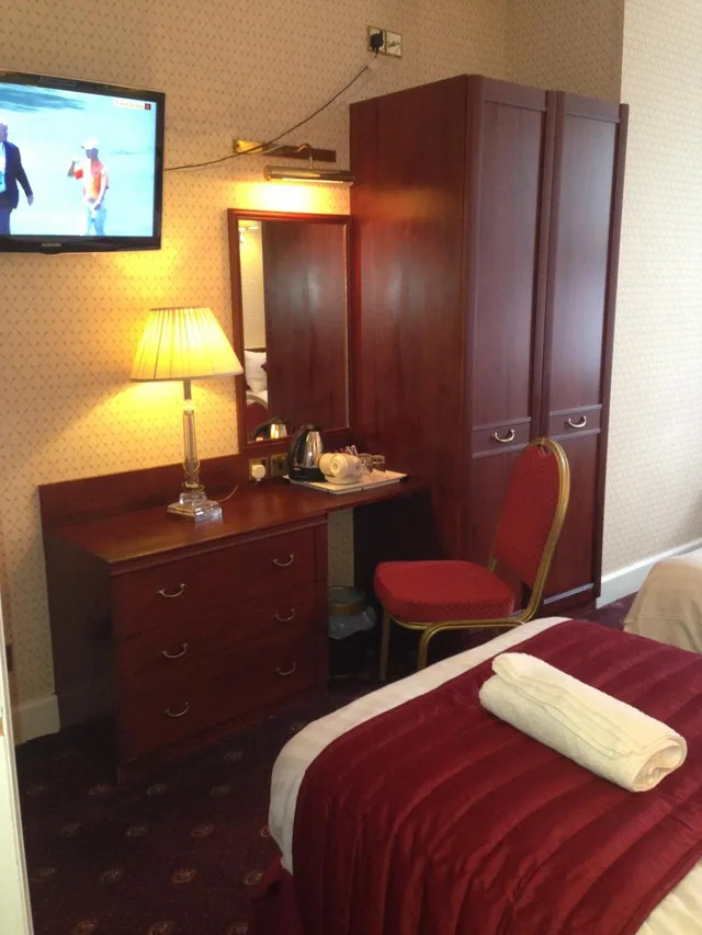 غرفة مفردة، Avon Hotel 5/6