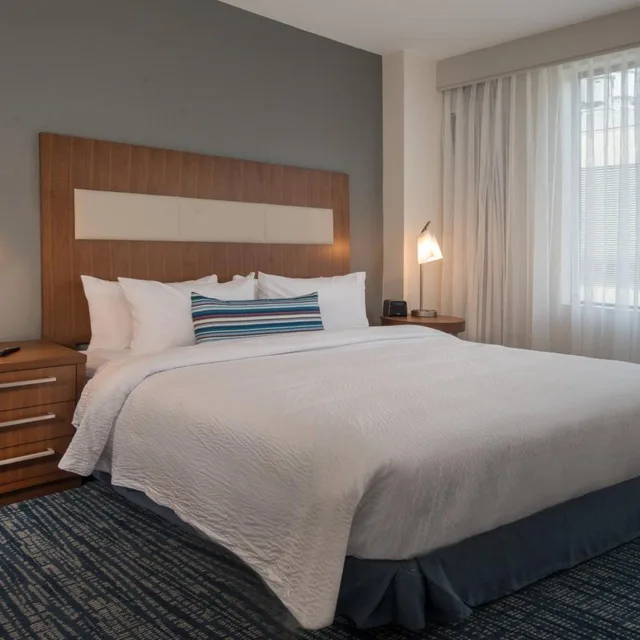 1 Bedroom, Suite, King Bed, Skyline View, Sofa, Corner، RESIDENCE INN BALTIMORE AT THE JOHNS HOPKINS MEDICAL CAMPUS 2/9