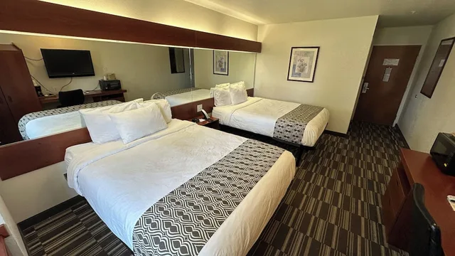 غرفة بسريرين كوين لذوي الإعاقة، Microtel Inn & Suites by Wyndham Miami 2/4