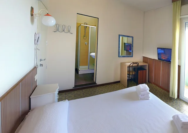 غرفة بسرير كوين بإطلالة على البحر بشرفة، Hotel Metropol 3/10