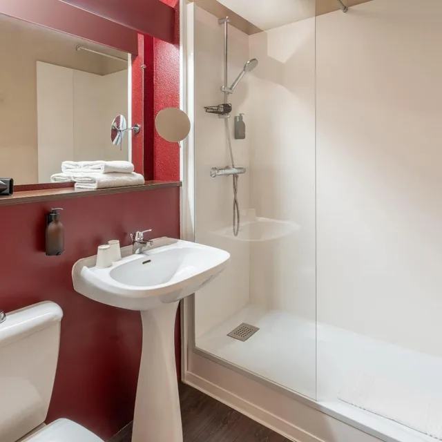 Apartment, 3 Queen Beds, Terrace, Best Western Hotel du Phare 2/2