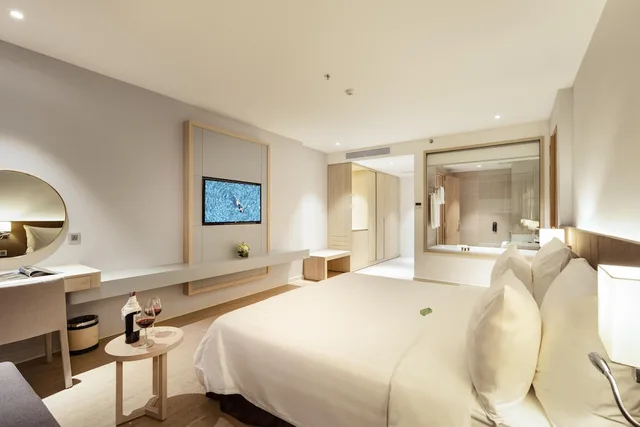 غرفة بريميير بسرير كينج بإطلالة على المدينة بشرفة، DQua Hotel and Apartment 2/4