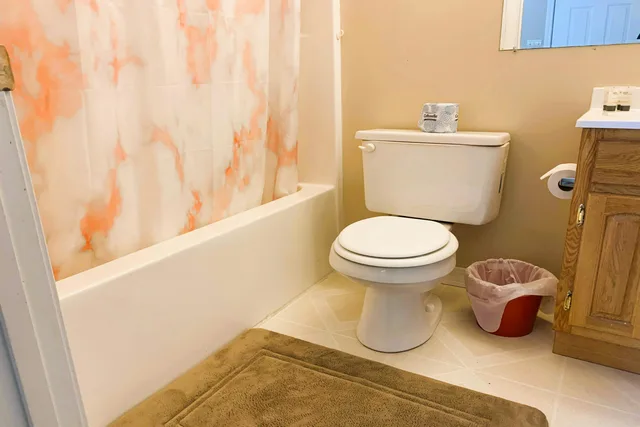 Cottage, Queen Bed, River Front, Kitchenette، Love Hotels St John River at Fort Kent ME 10/10
