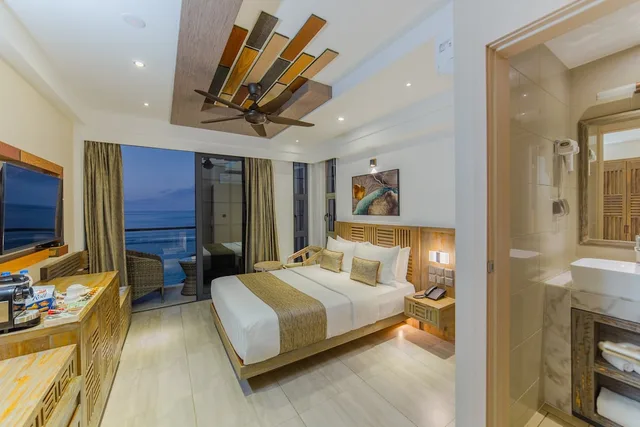 غرفة بسرير مزدوج بإطلالة على البحر بشرفة، Hotel Ocean Grand At Hulhumale 1/8