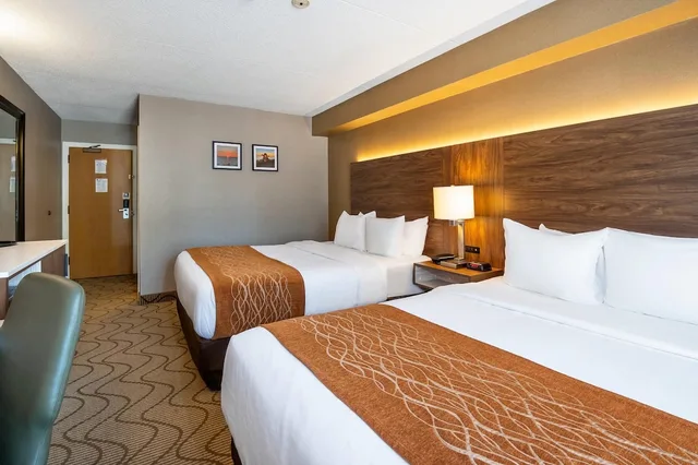 غرفة قياسية بسريرين كوين في الطابق الأرضي، Comfort Inn North Bay 2/6