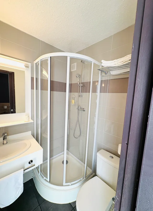 غرفة قياسية رباعية، Hotel Wood Inn Merignac 2/2