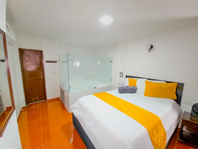 جناح، Hotel Avenida 3 Real 2/7