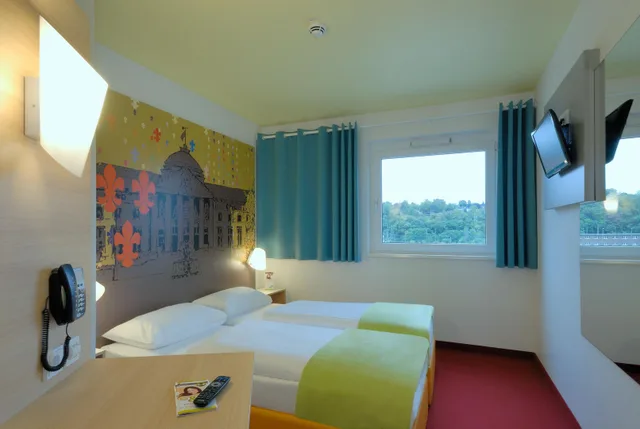 غرفة قياسية بسريرين منفصلين، B&B Hotel Wiesbaden 1/1
