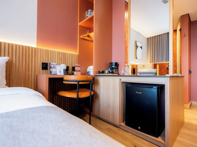 Superior, Queen Bed, Balcony, Heiss Hotel 7/10