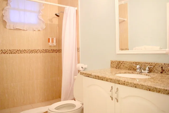 غرفة بسريرين منفصلين بإطلالة على الحديقة بغرفة نوم واحدة، Dover Beach Hotel 3/5