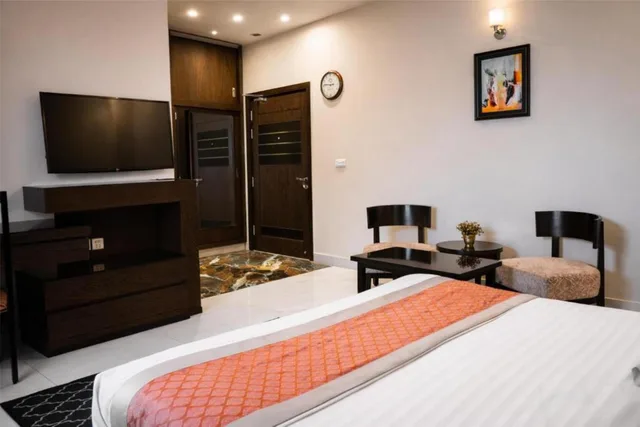 غرفة ديلوكس بسرير كينج للمدخنين، Best Western Hotel Faisalabad City 2/2