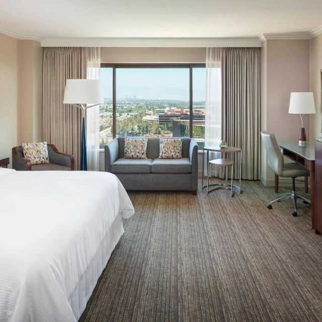 غرفة ركنية بسرير كينج في طابق مرتفع، The Westin South Coast Plaza 1/5