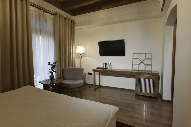 غرفة ديلوكس بسرير كينج، Kukaldosh Hotel 3/3