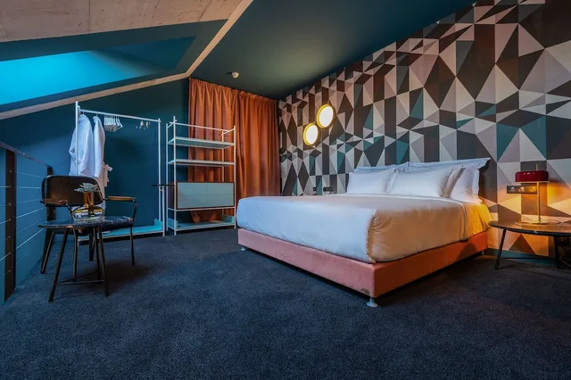 غرفة ديلوكس بسرير كينج بغرفة نوم واحدة، Stories Boutique Hotel 1/2