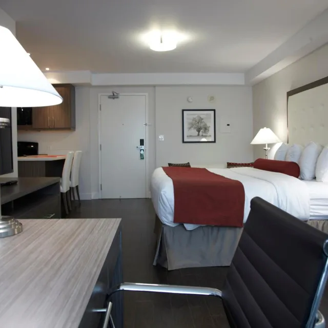 استوديو بسرير كينج، Admiral Inn Mississauga 6/7