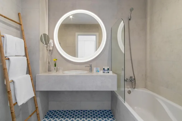 غرفة بسريرين منفصلين بإطلالة على البحر مع أريكة، Aqua Natura Bay 3/3