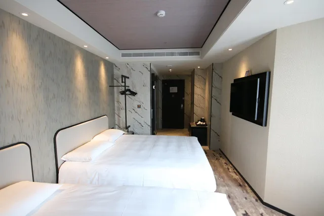 غرفة ثلاثية بسرير مزدوج وسرير فردي بإطلالة على المدينة، Hotel Midtown Richardson Kaohsiung Boai 2/2