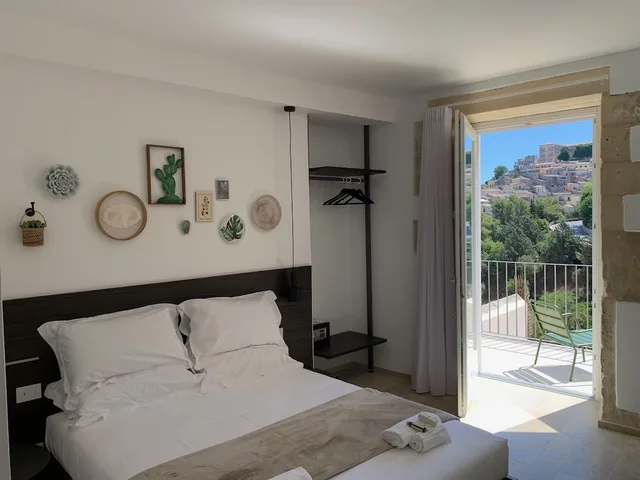 Deluxe, King Bed, Hill View, Terrace، Ibla Rooms 1/3