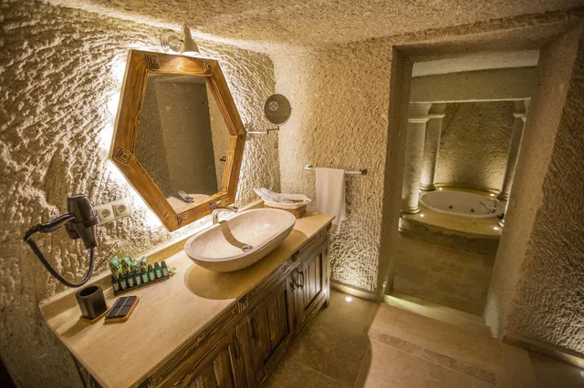Cave, Royal, Suite, Twin Beds, Hot Tub، Nino Cave Suites 6/6