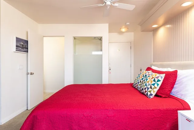 Deluxe, Queen Bed, Sofa, The Sea View Inn At The Beach 1/3