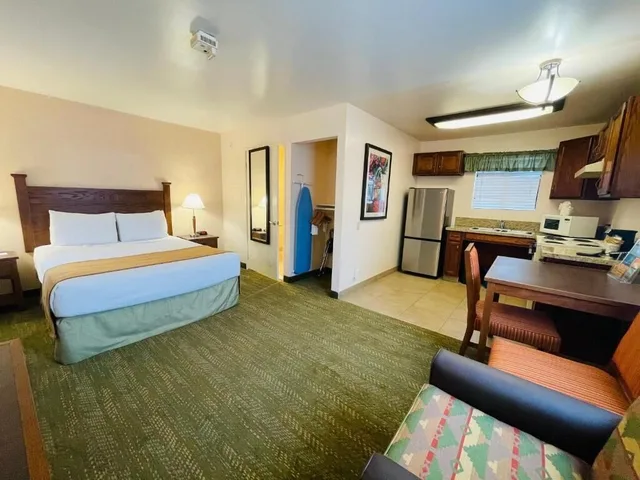 غرفة مفردة بسرير كوين بمطبخ لذوي الإعاقة، Lamplighter Inn Suites At Sdsu 2/4