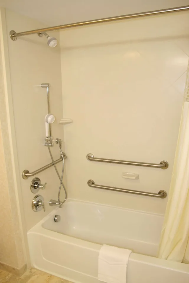 غرفة بسرير كينج بحوض استحمام لذوي الإعاقة، Hampton Inn Warrenton 8/9