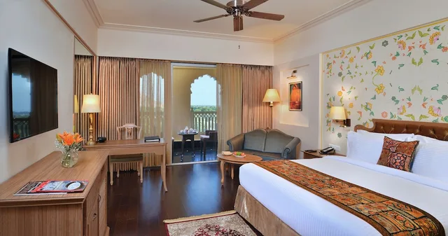 غرفة تنفيذية بسرير كينج بحوض استحمام، Indana Palace Jaipur 3/10