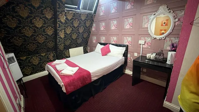 غرفة بسرير مزدوج بحمام خاص، Pacific Inn London Heathrow (ex. Essex Inn Hotel) 7/8