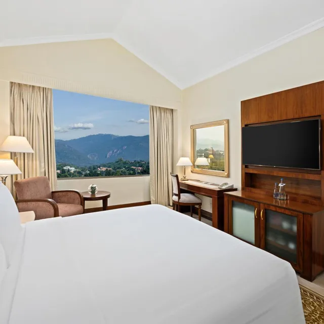 جناح تنفيذي تنفيذي بسرير كينج مع دخول الصالة، ISLAMABAD MARRIOTT HOTEL 3/10