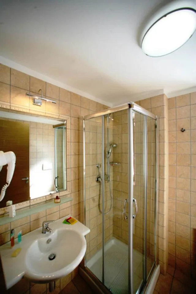 غرفة سوبيريور عائلية بسرير مزدوج وسريرين منفصلين، Green Park Hotel 7/10