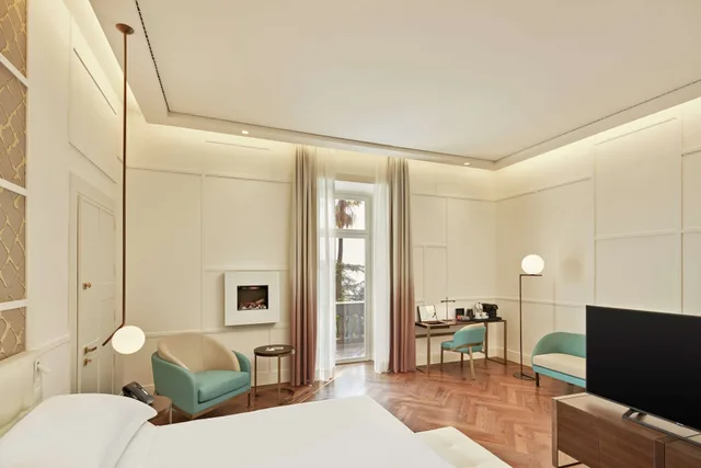 غرفة عائلية بسرير كينج، De Bonart Naples, Curio Collection by Hilton 8/8