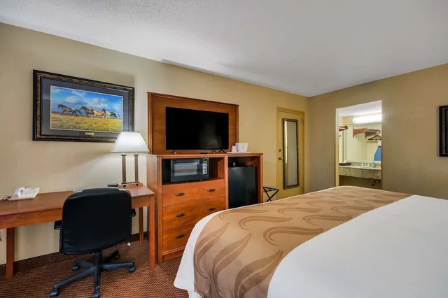 غرفة بسرير كينج لذوي الإعاقة، Quality Inn Chickasha 2/4