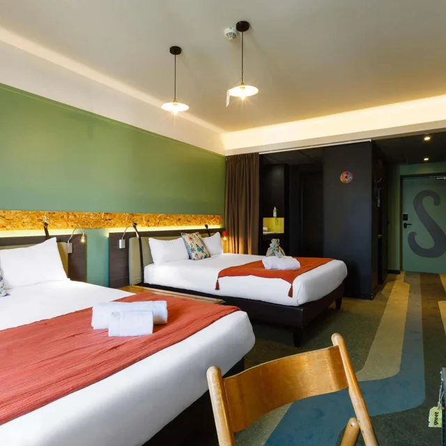 غرفة عائلية بسريرين مزدوجين وسرير كينج، Greet hotel Lyon Confluence 3/10