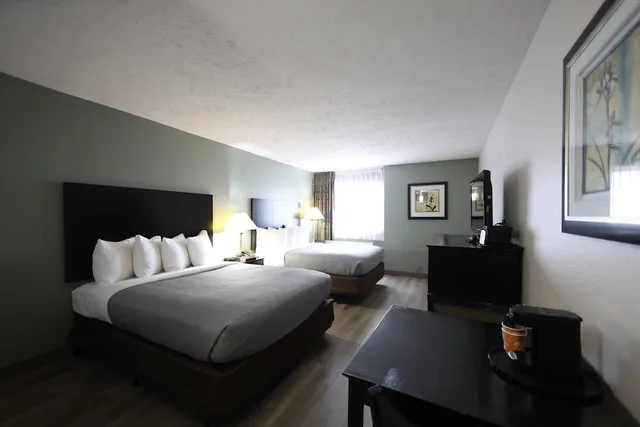 غرفة قياسية بسريرين كوين، Quality Inn Suites Mattoon 4/7